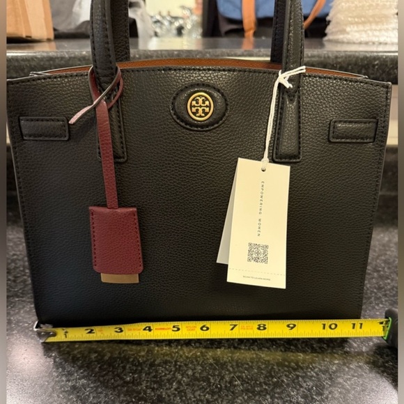 Tory Burch: Robinson Small Satchel - Picture 9 of 11